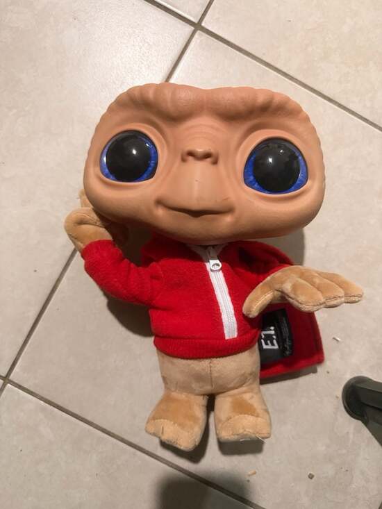 Mattel E.T. The Extra-Terrestrial 40th Anniversary 11 Inch Plush - Picture 4 of 7